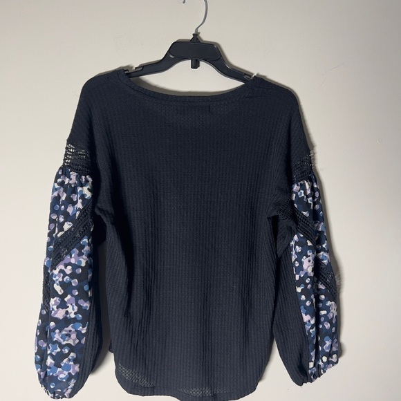 Fever Bell Sleeve Top FEVER
Woven Sleeve Waffle Top size XS - Picture 5 of 5